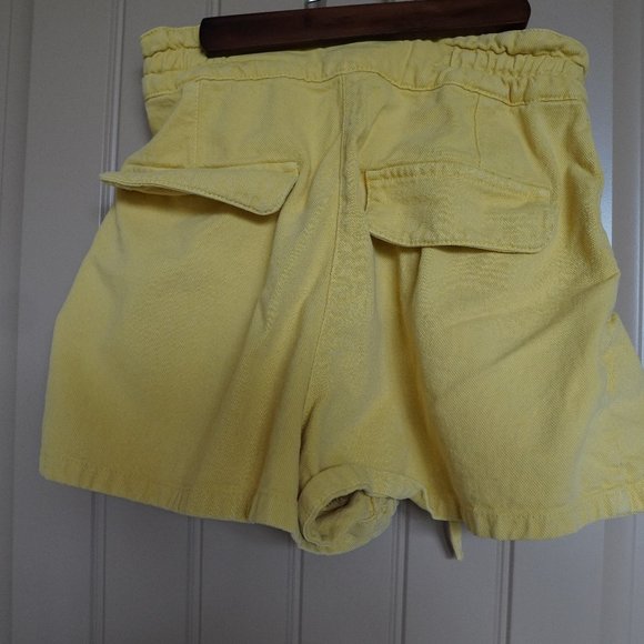 Zara Wideleg Elastic waist Draw String Yellow Short with Pockets Size L - Picture 3 of 5